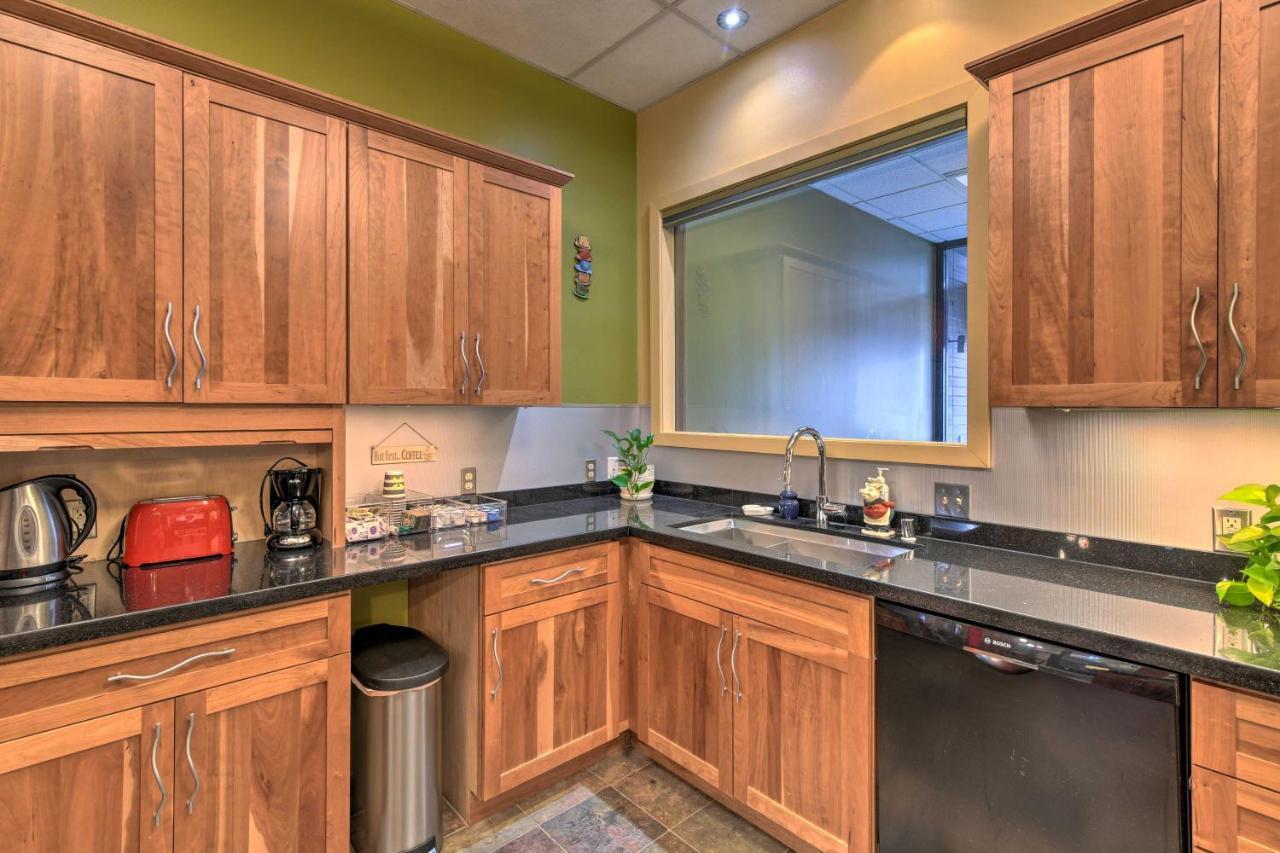 Idyllic Dtwn Anchorage Condo With Fireplace! Luaran gambar