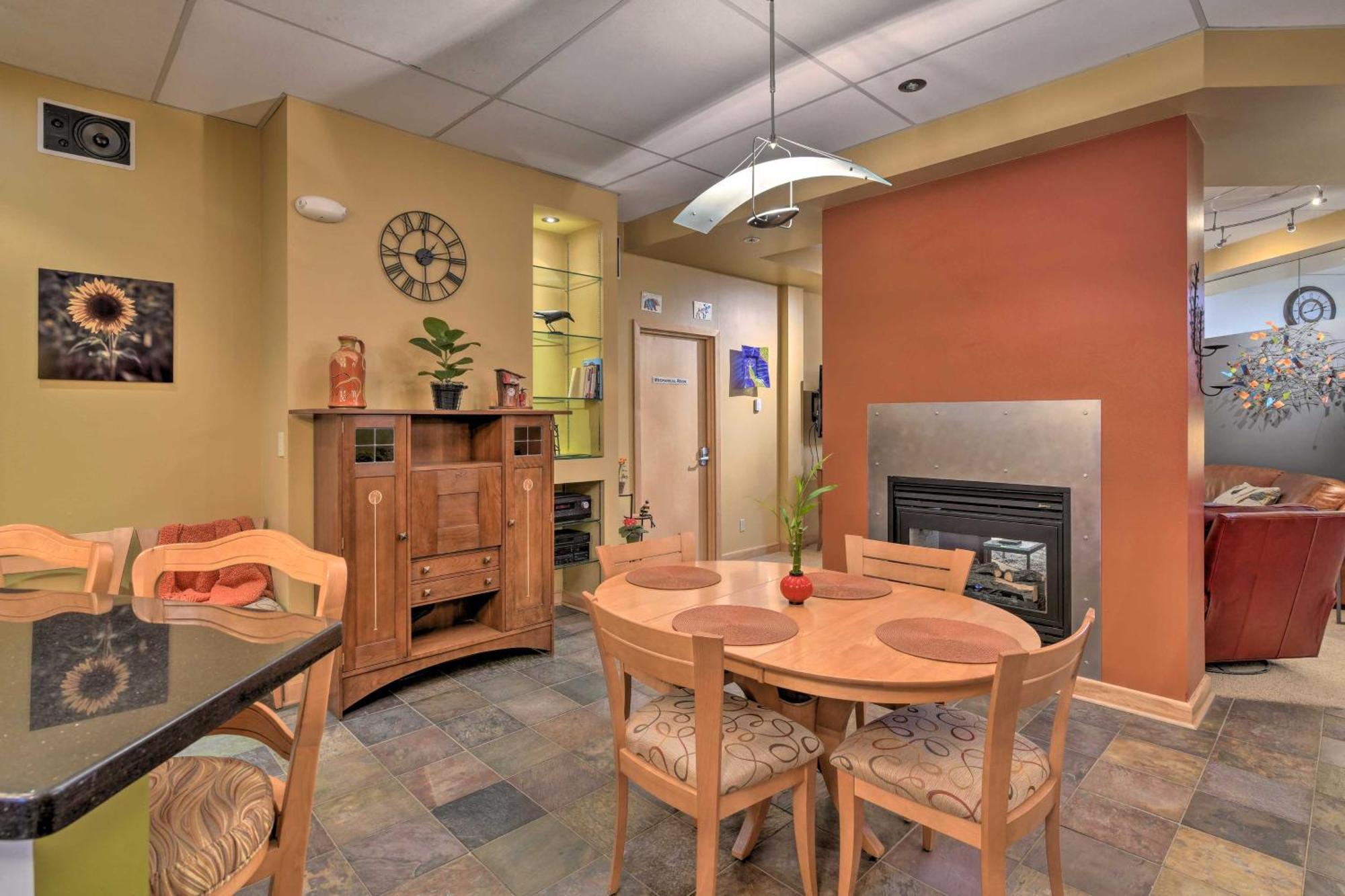 Idyllic Dtwn Anchorage Condo With Fireplace! Luaran gambar